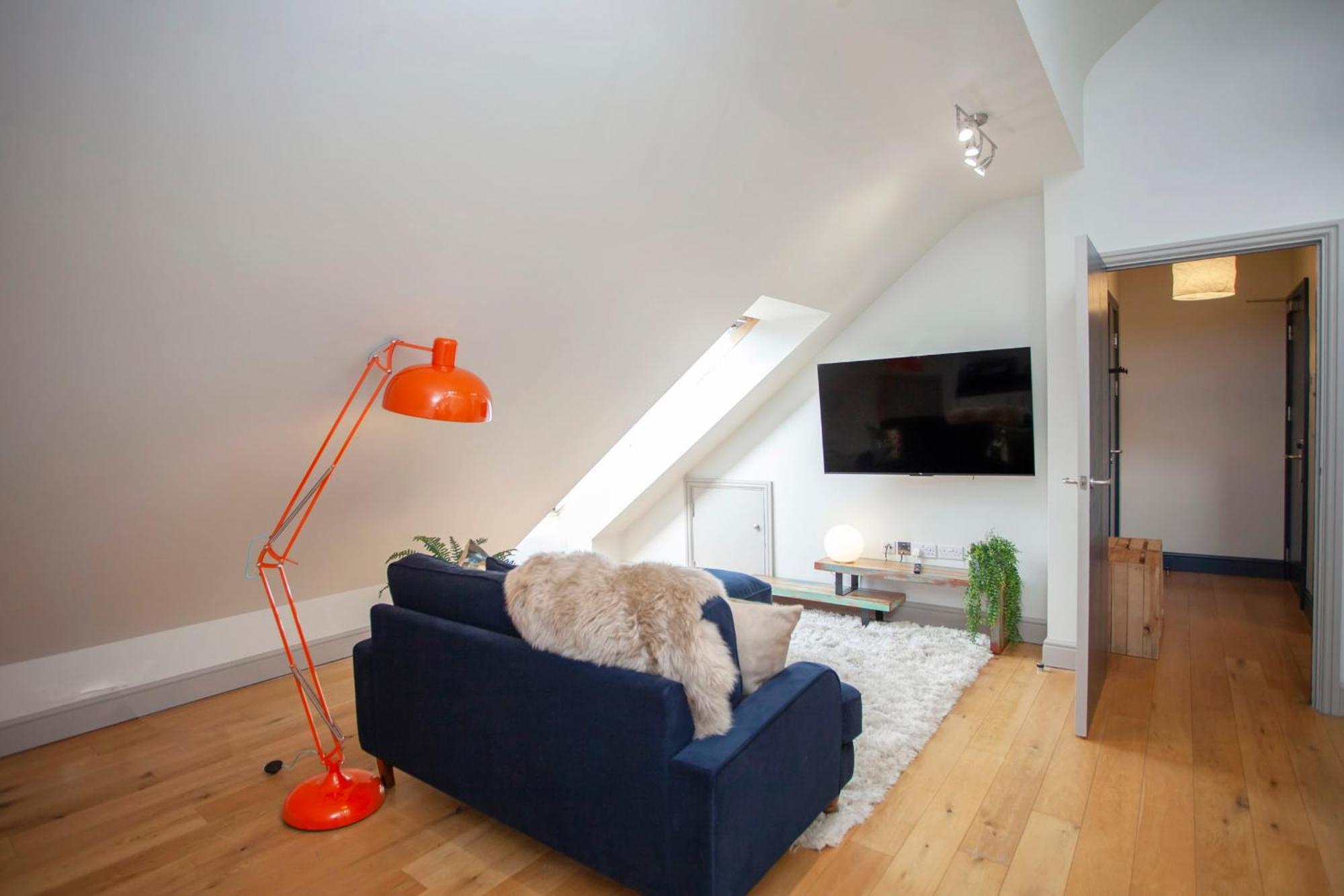 Higgihaus Cabot Mews #40 Sunday - Friday Location *
