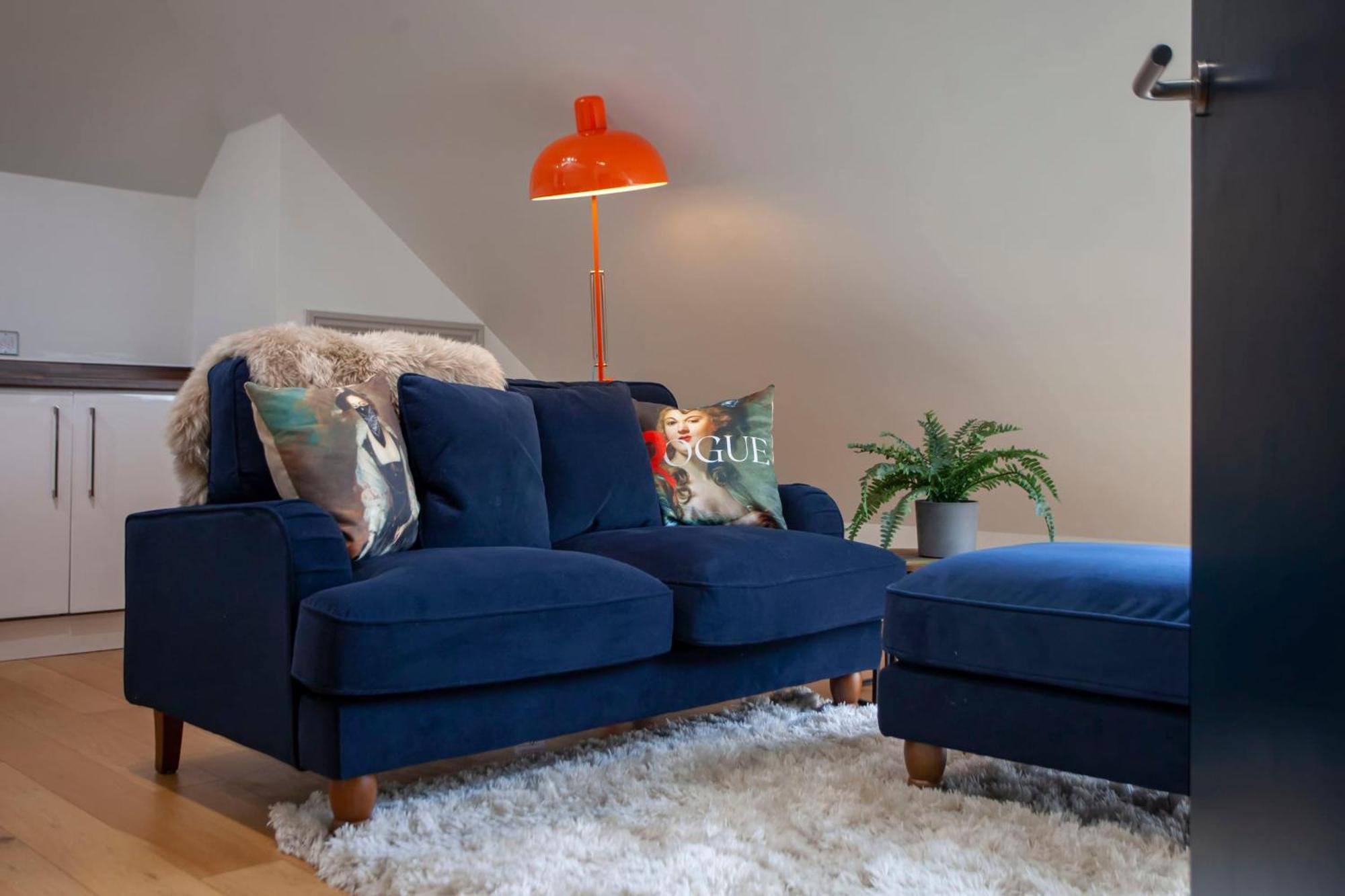Apartment Higgihaus Cabot Mews #40 Sunday - Friday Location *