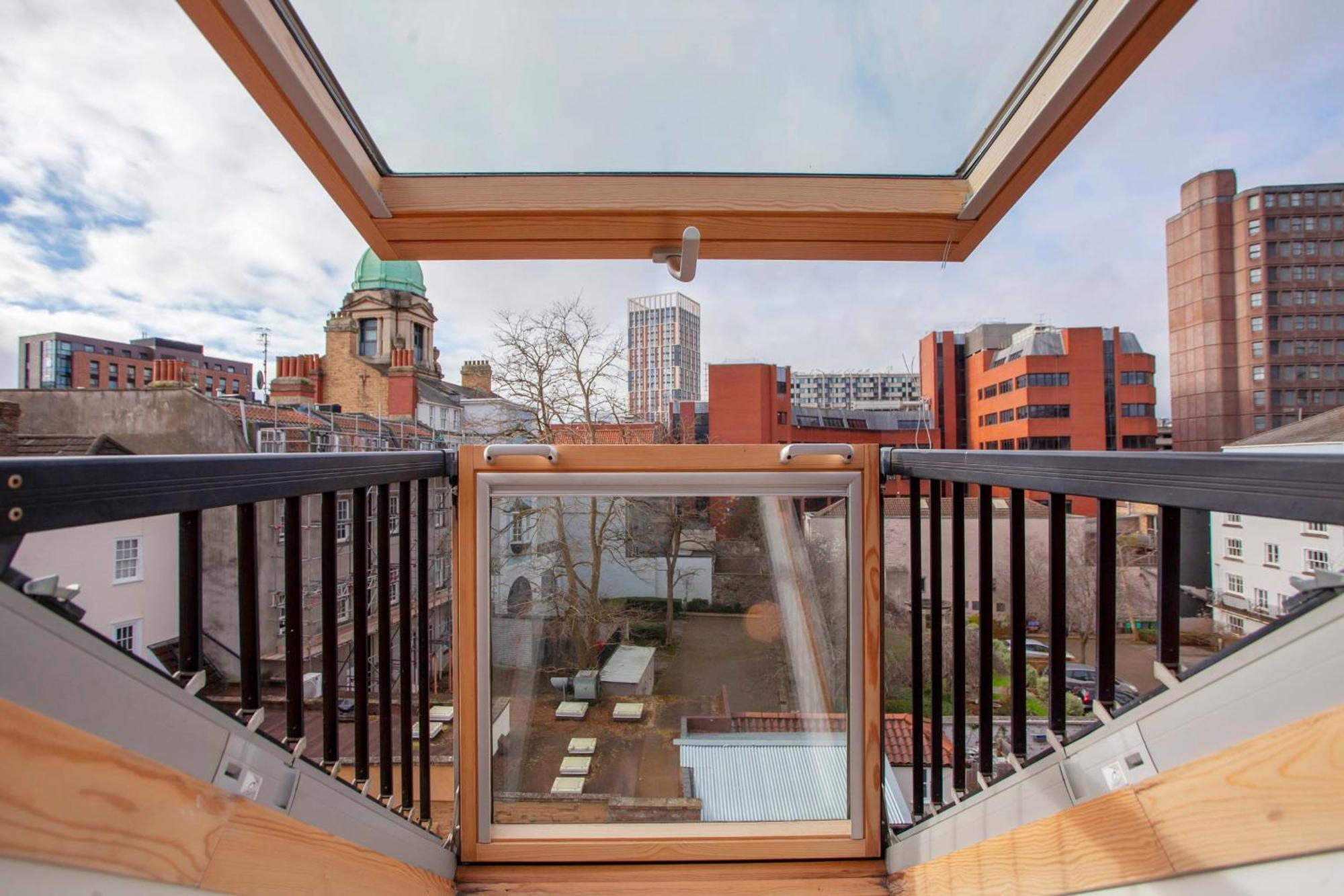 Higgihaus Cabot Mews #40 Sunday - Friday Location Apartment Bristol