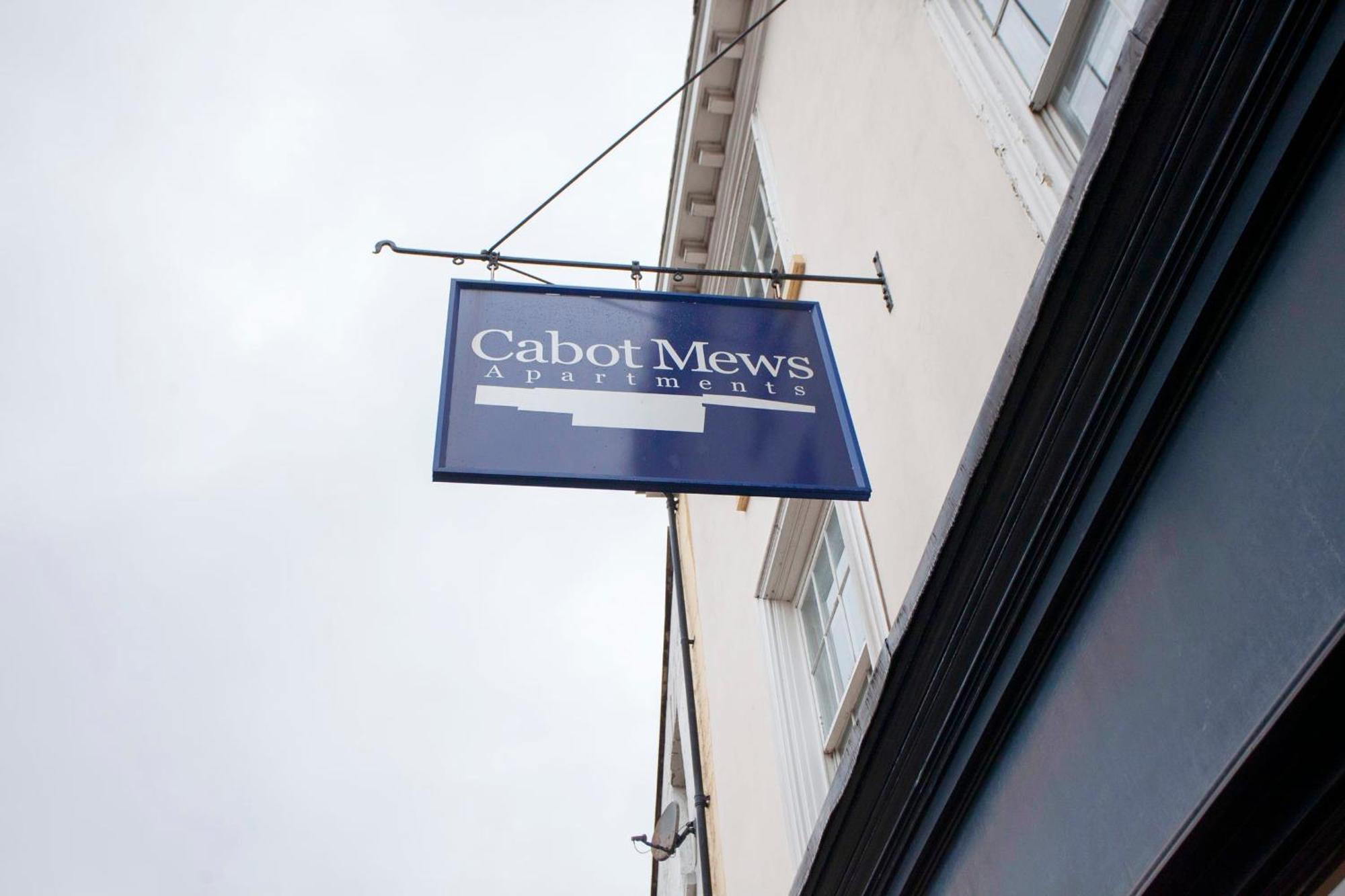 Apartment Higgihaus Cabot Mews #40 Sunday - Friday Location
